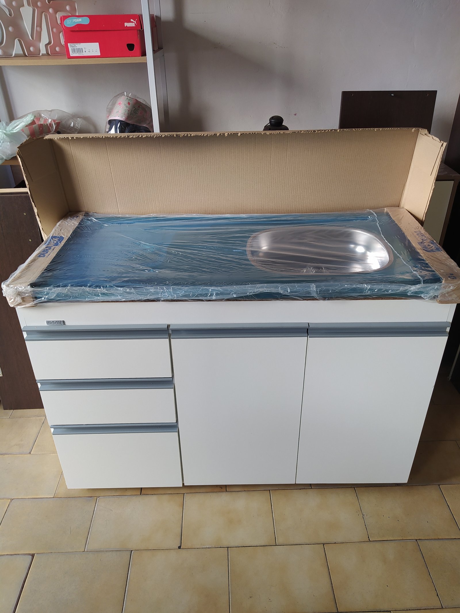 Bajo mesada con mesada de acero inoxidable de 1.20